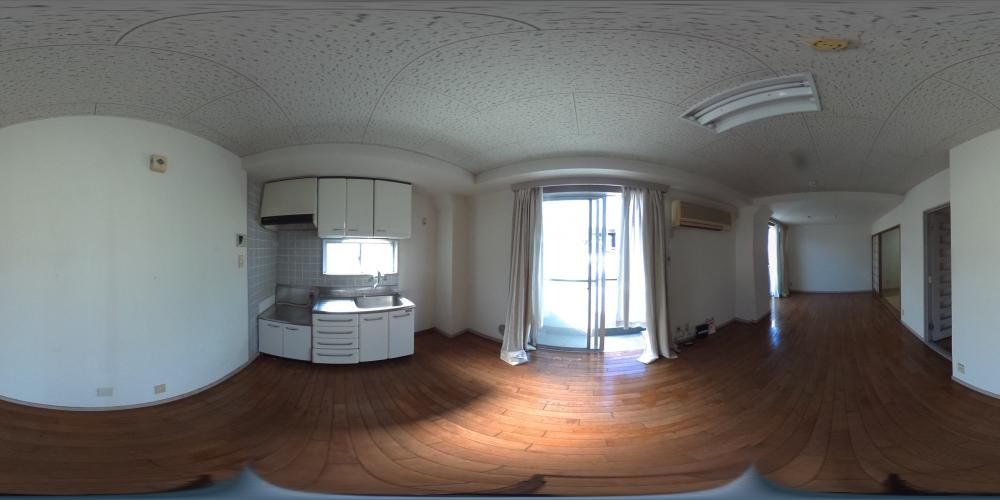 ���r���O